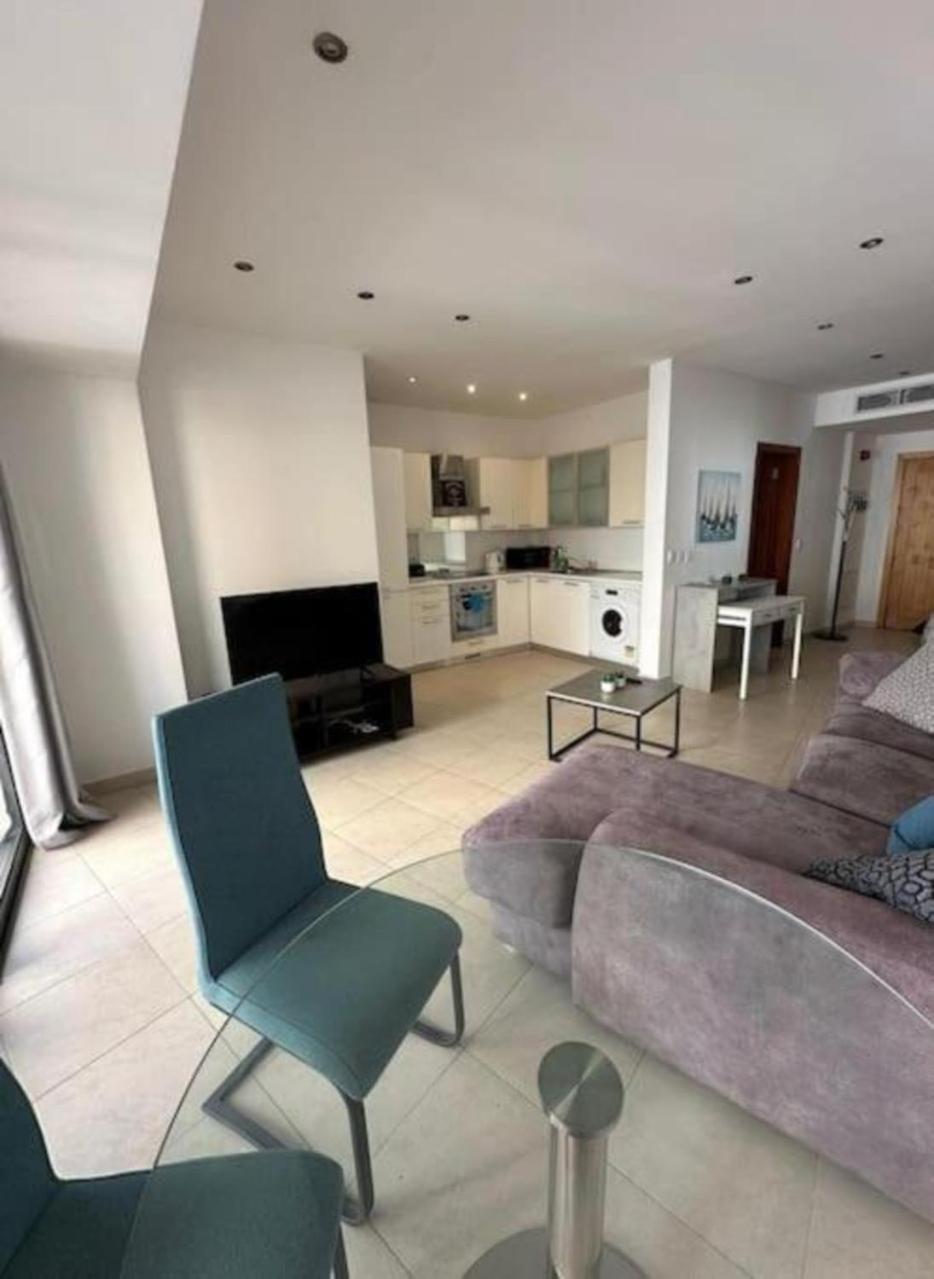 Lägenhet Flat In The Heart Of St Julians *