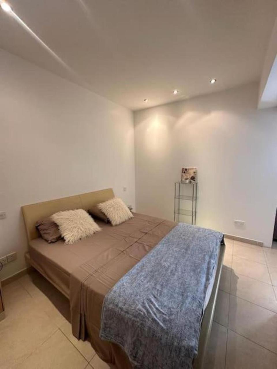 Lägenhet Flat In The Heart Of St Julians St. Julian's